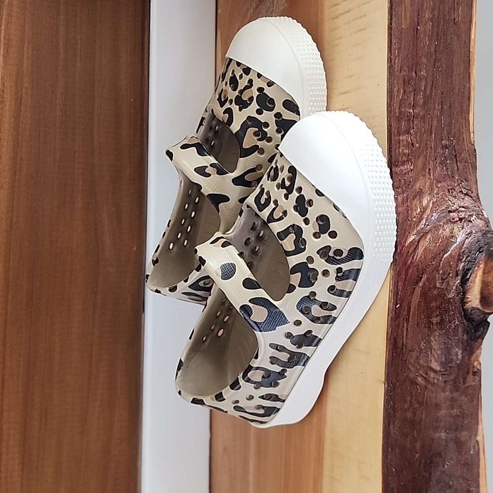 Toddler sz 5 print slip ons